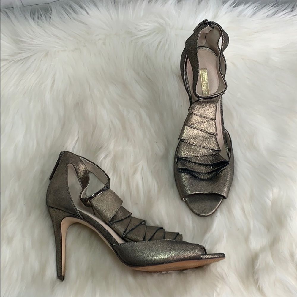 Louise Et Cie Mahala Ruffled Bronze‎ Metallic Heels